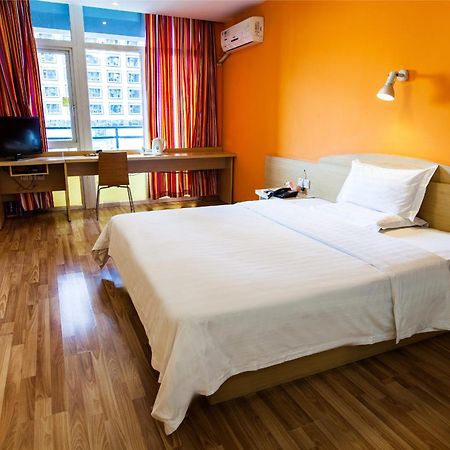 7Days Inn Guangzhou South Railway Station Huijiang Subway Station Экстерьер фото