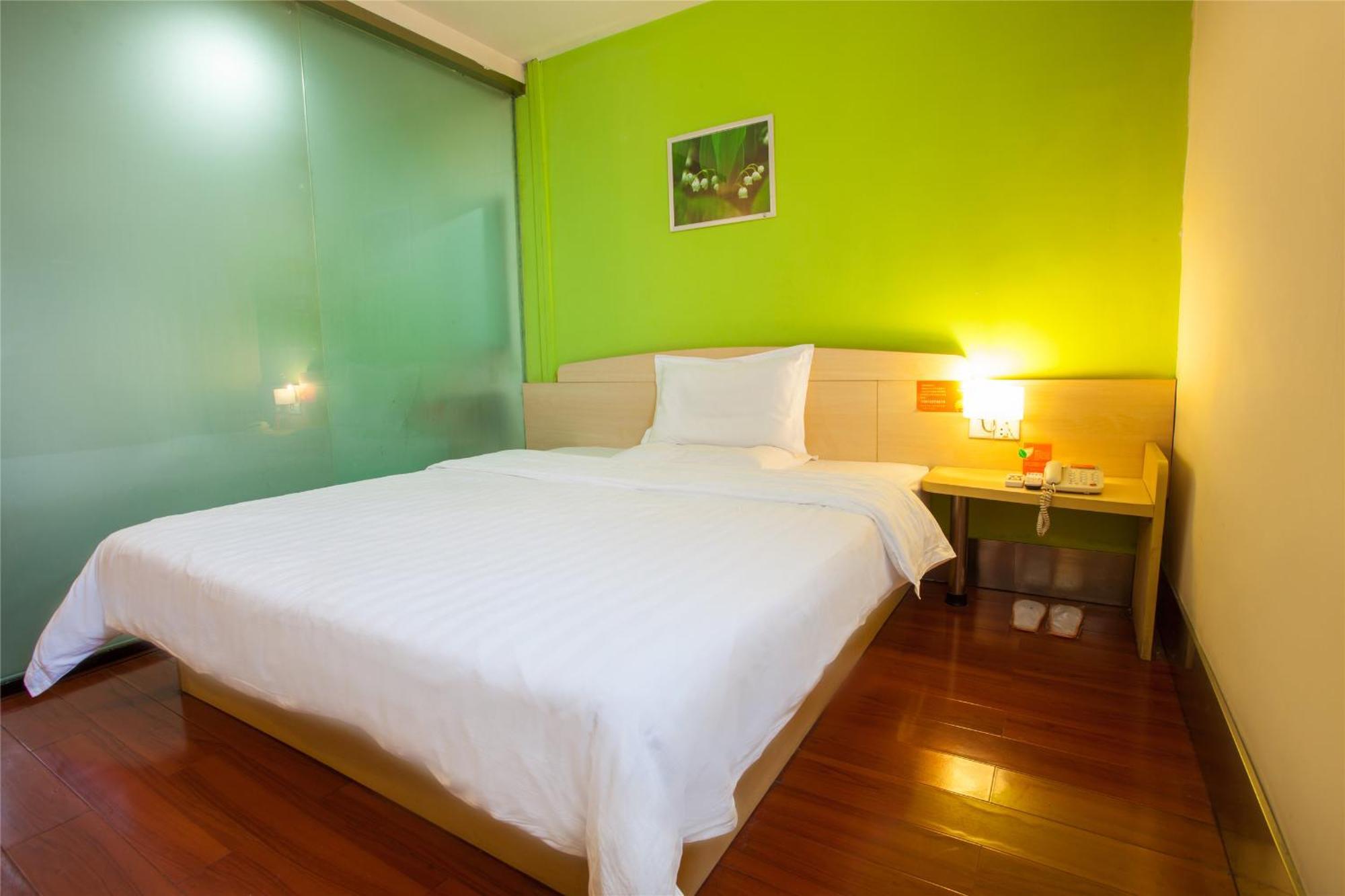 7Days Inn Guangzhou South Railway Station Huijiang Subway Station Экстерьер фото