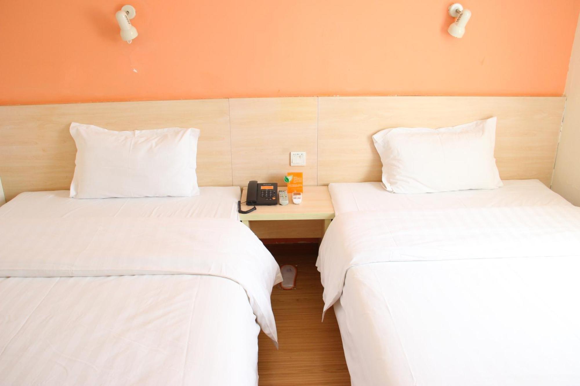 7Days Inn Guangzhou South Railway Station Huijiang Subway Station Экстерьер фото