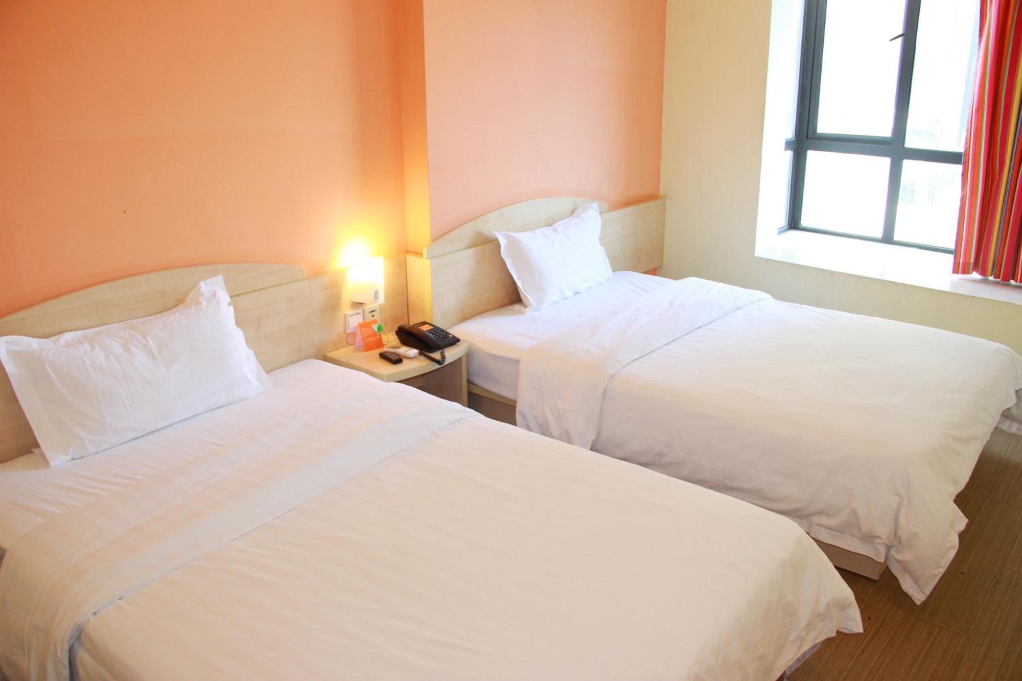 7Days Inn Guangzhou South Railway Station Huijiang Subway Station Экстерьер фото