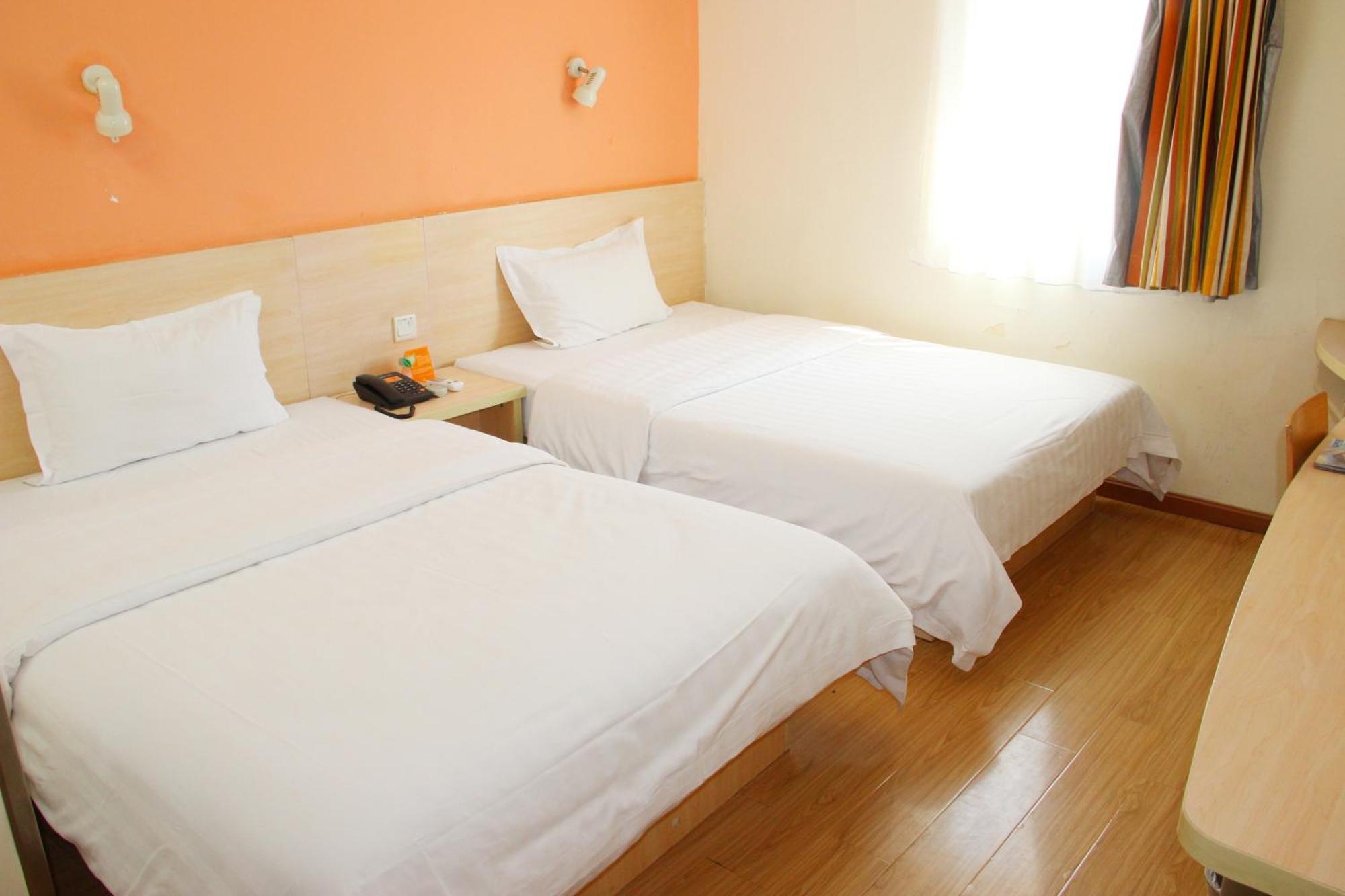 7Days Inn Guangzhou South Railway Station Huijiang Subway Station Экстерьер фото