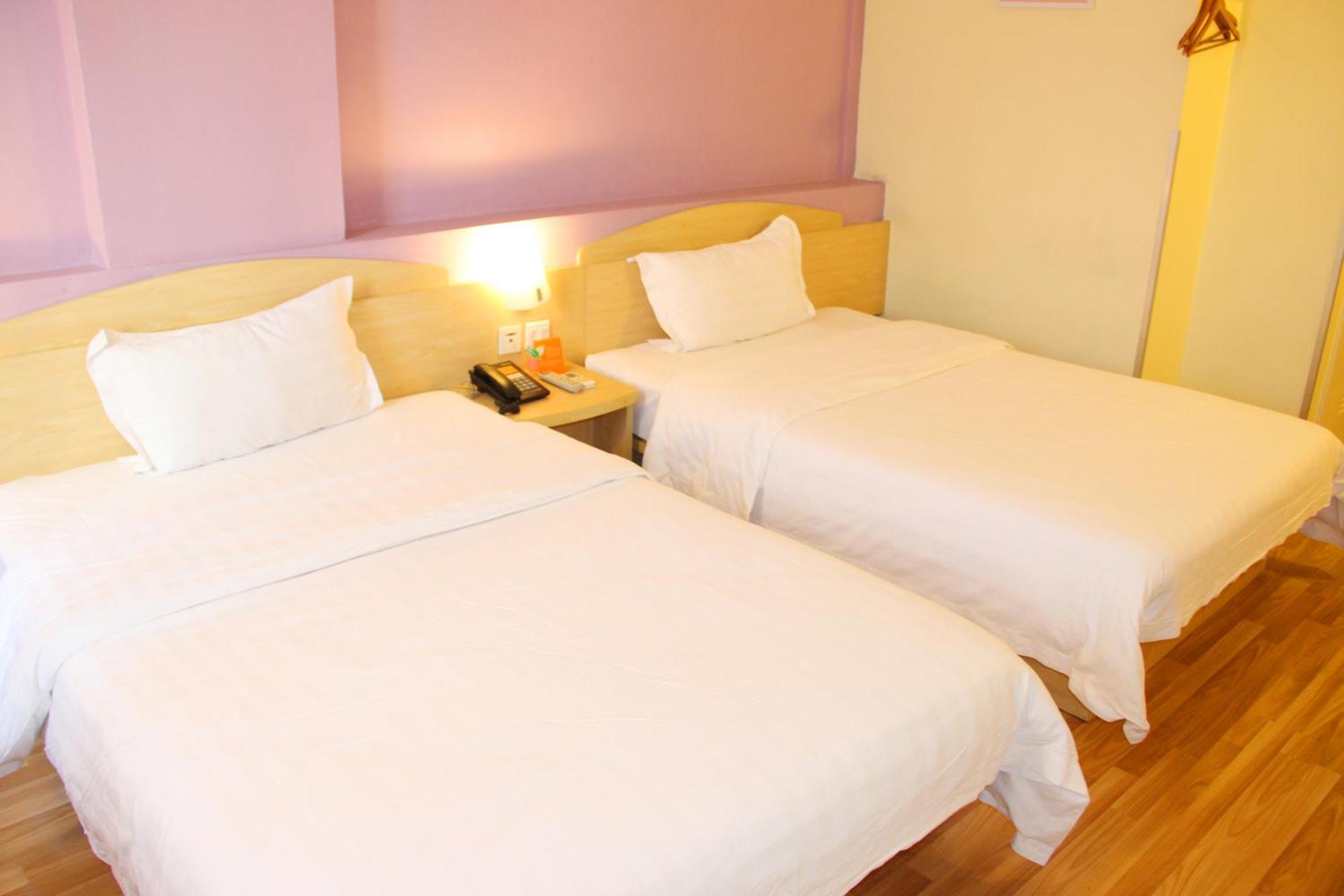 7Days Inn Guangzhou South Railway Station Huijiang Subway Station Экстерьер фото