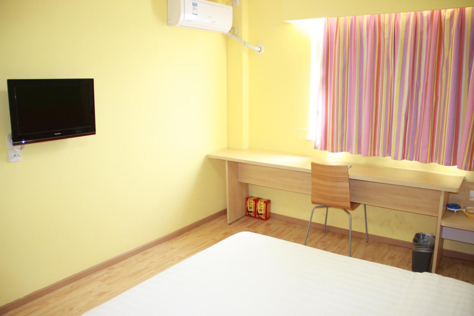 7Days Inn Guangzhou South Railway Station Huijiang Subway Station Экстерьер фото