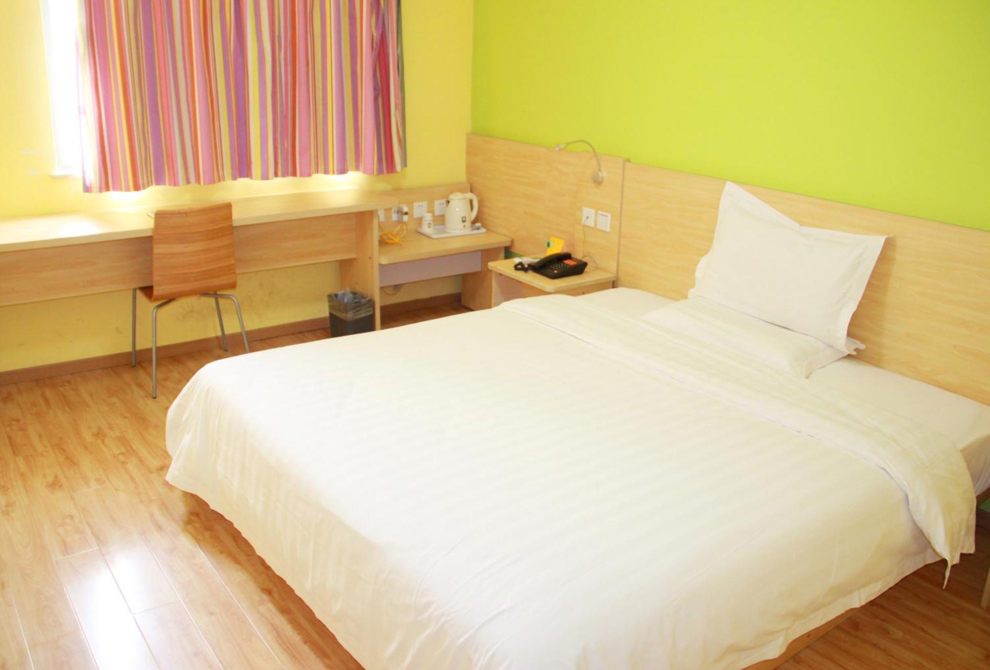 7Days Inn Guangzhou South Railway Station Huijiang Subway Station Экстерьер фото