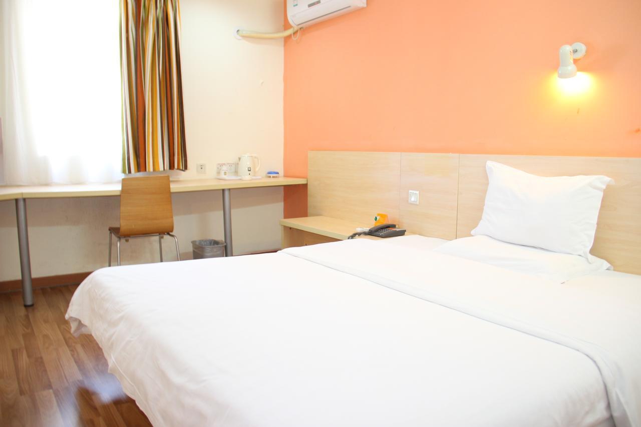 7Days Inn Guangzhou South Railway Station Huijiang Subway Station Экстерьер фото