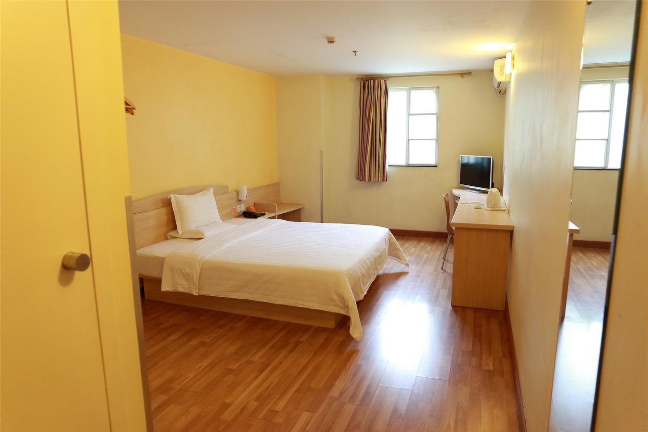 7Days Inn Guangzhou South Railway Station Huijiang Subway Station Экстерьер фото