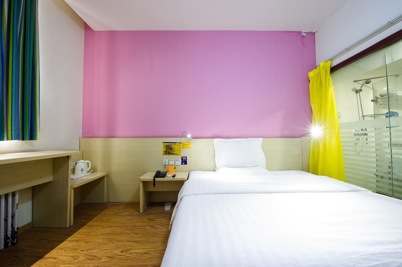 7Days Inn Guangzhou South Railway Station Huijiang Subway Station Экстерьер фото