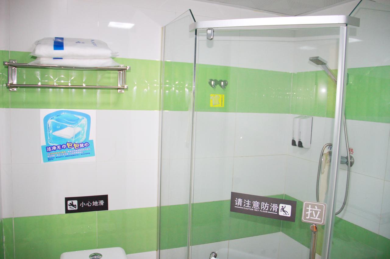 7Days Inn Guangzhou South Railway Station Huijiang Subway Station Экстерьер фото