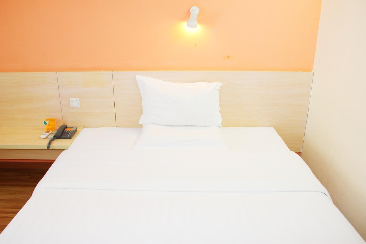 7Days Inn Guangzhou South Railway Station Huijiang Subway Station Экстерьер фото