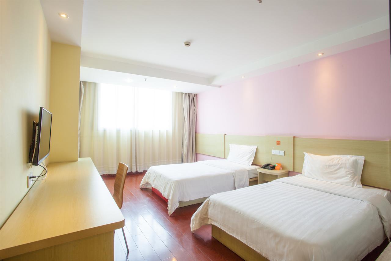 7Days Inn Guangzhou South Railway Station Huijiang Subway Station Экстерьер фото